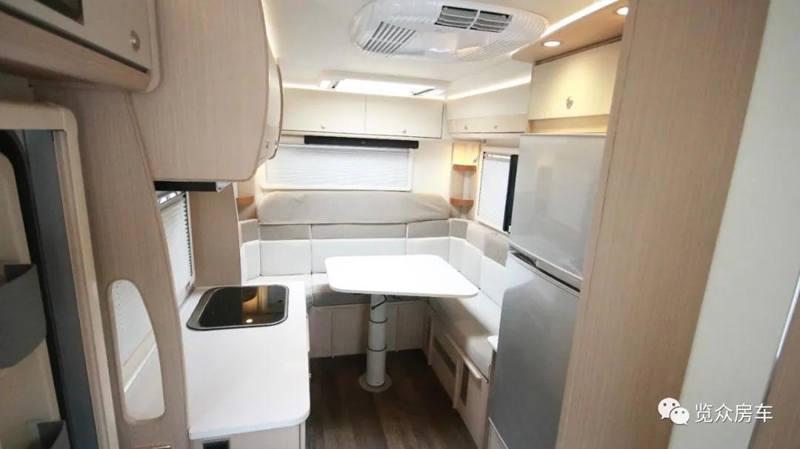 兩張雙人床，使用還方便的房車