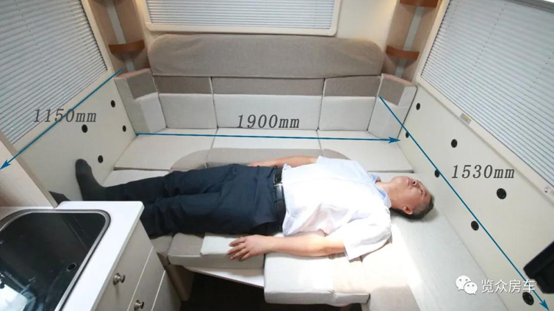 兩張雙人床，使用還方便的房車