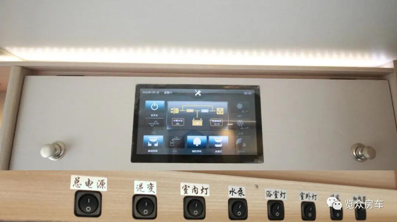 兩張雙人床，使用還方便的房車