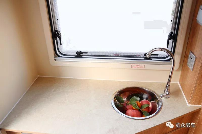 房車還就要選汽油、四驅、兩米大床