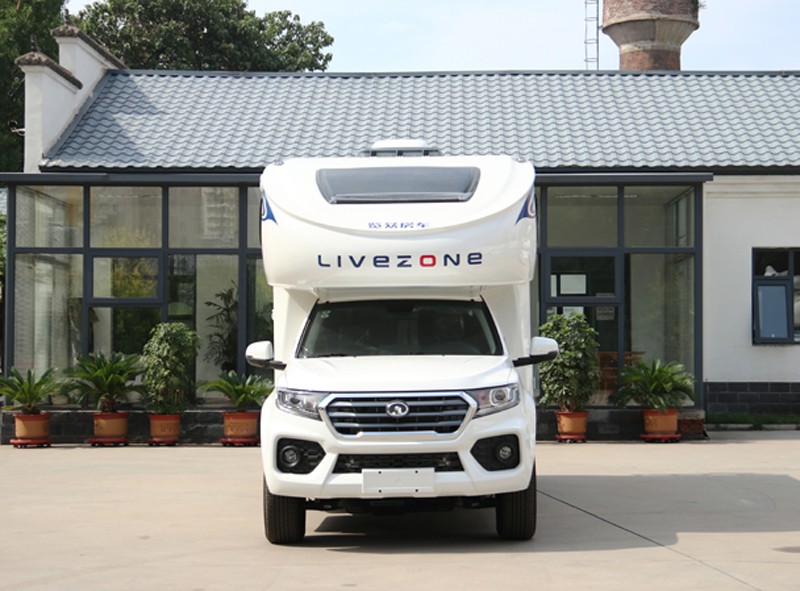 這款房車，勁大省油還是四驅房車