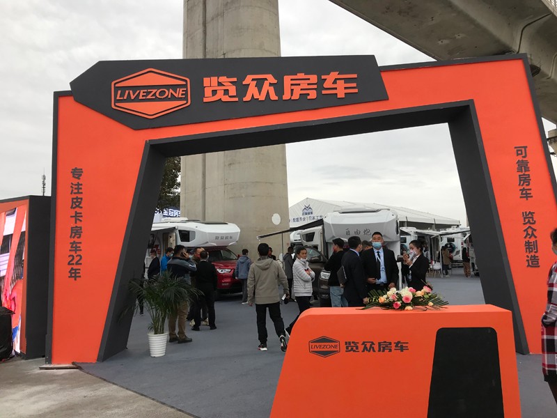 炮營集合，連看自由炮房車