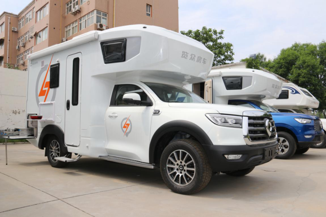 為自由著色！紅、白、藍、棕，你選哪一種？