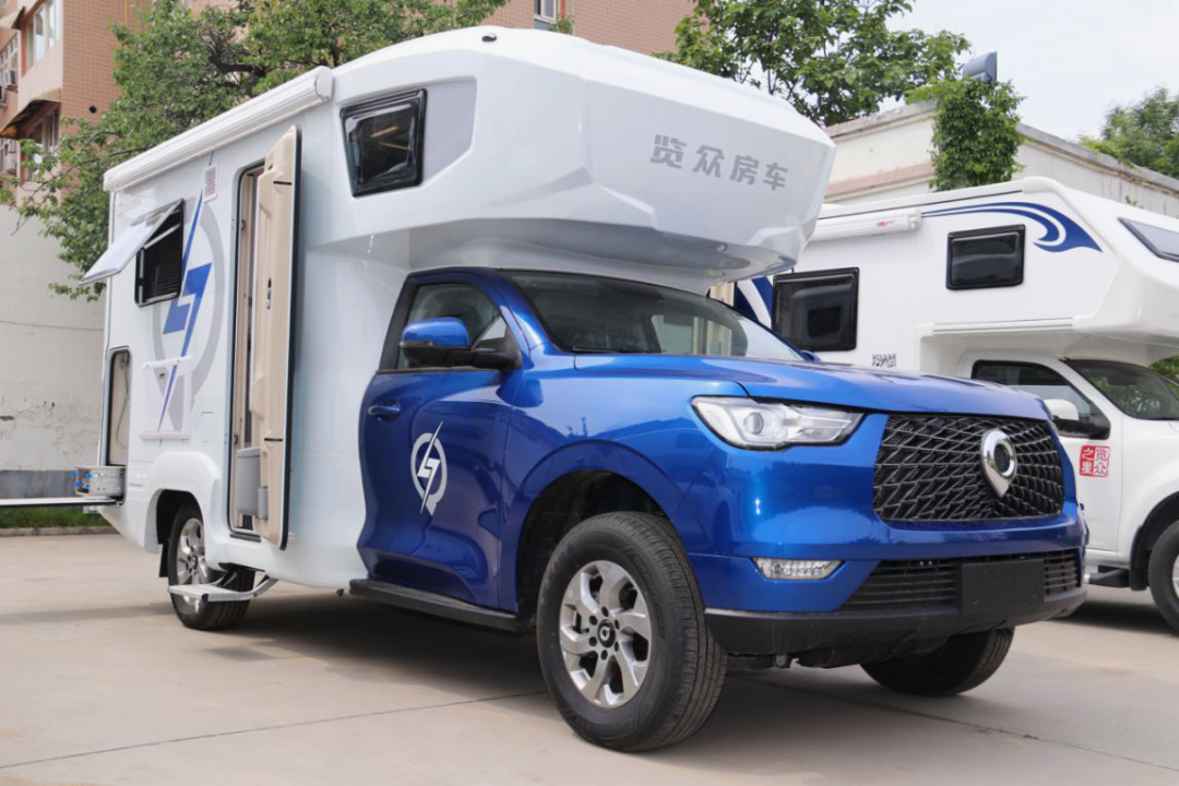 為自由著色！紅、白、藍、棕，你選哪一種？