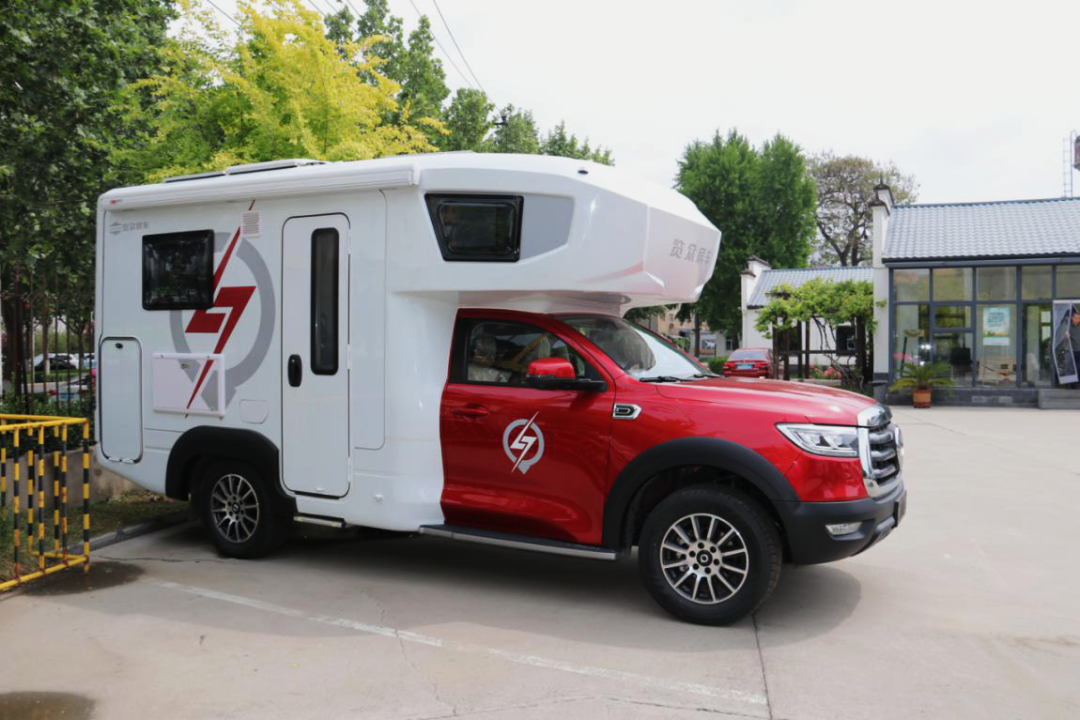 為自由著色！紅、白、藍、棕，你選哪一種？