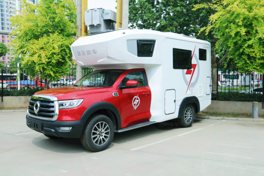 為自由著色！紅、白、藍、棕，你選哪一種？