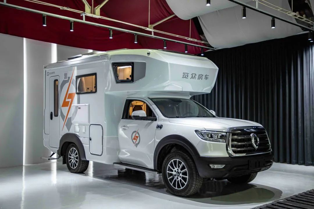 為什么覽眾房車要采用玻璃鋼“三明治”車身結構？