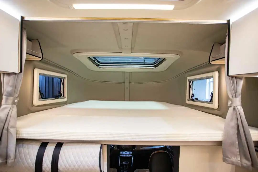 為什么覽眾房車要采用玻璃鋼“三明治”車身結構？