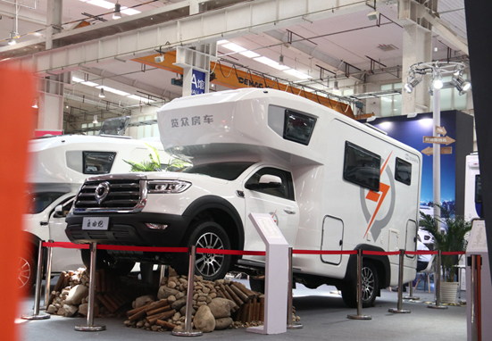 年度新車、自動(dòng)檔、四驅(qū)，能選的房車